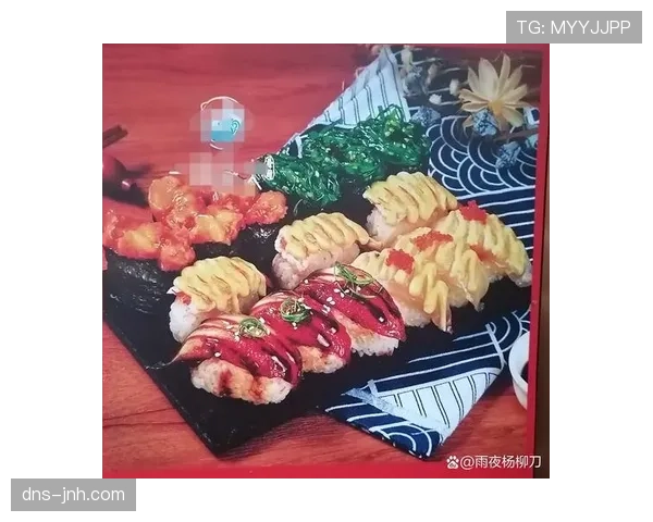 袁悦发的早餐照背景是泳池和管家,我只好把自己的外卖当艺术品欣赏了 袁悦发的早餐照背景是泳池和管家,我只好把自己的外卖当艺术品欣赏了